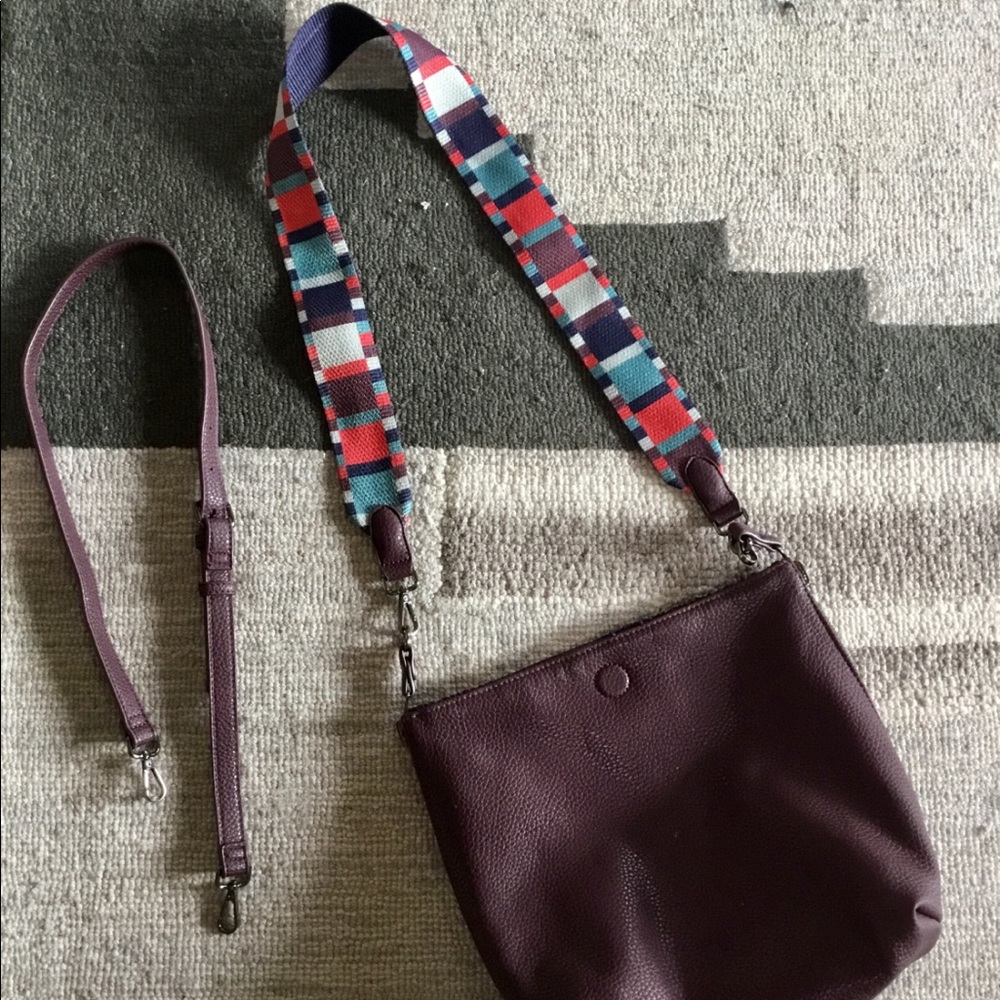 Purse with interchangeable strap